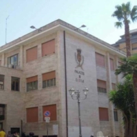 PIU� TASSE PER I BRINDISINI MA NIENTE TETTO AI GETTONI DI PRESENZA DEI CONSIGLIERI