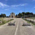 Lo sbarramento della strada per raggiungere S.Maria del Casale pessima scelta. Si cambi”