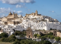 OSTUNI : SAN GIUSEPPE : INTRATTENIMENTO IN AREA MERCATALE
