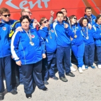ENTUSIASMO E MEDAGLIE PER I RAGAZZI DIVERSAMENTE ABILI DELLA PISCINA �PARODO�
