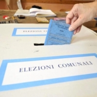BRINDISI : URNE E SCRUTINI CHIUSI : SI ANDRA' AL BALLOTTAGGIO