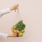 Sostenibilità alimentare: un italiano su due compra frutta e verdura a Km 0
