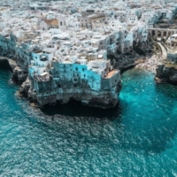 COME L'INNOVAZIONE E LA COMUNICAZIONE STANNO TRASFORMANDO L'INDUSTRIA TURISTICA
