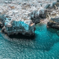 COME L'INNOVAZIONE E LA COMUNICAZIONE STANNO TRASFORMANDO L'INDUSTRIA TURISTICA